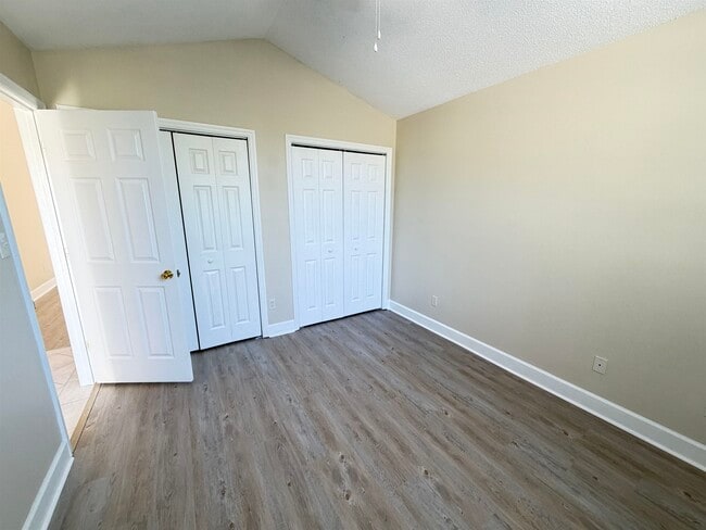 Building Photo - 2116 Heathrow Dr