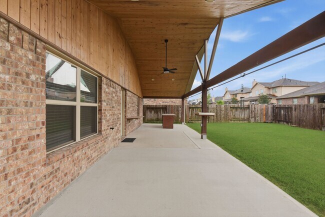 Building Photo - 22014 Pheasant Bend Ln