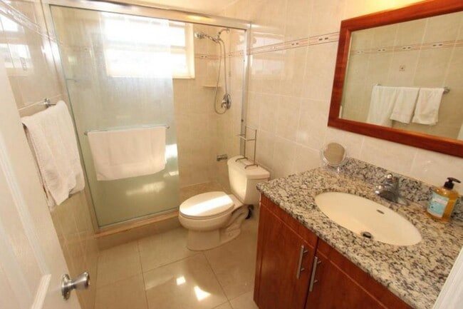 Building Photo - 1725 James Ave