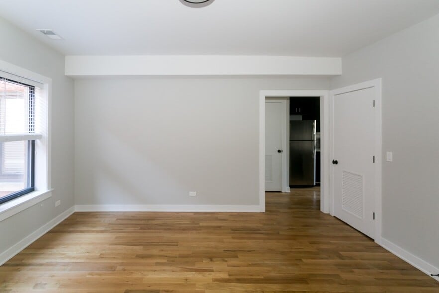 Building Photo - 2241 W Eastwood Ave