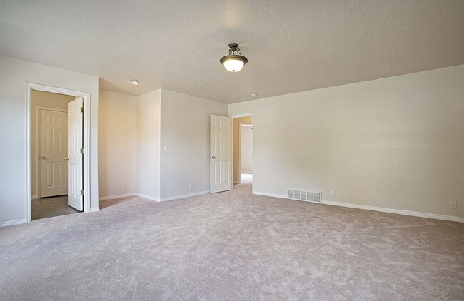 Building Photo - 1026 E 100 S