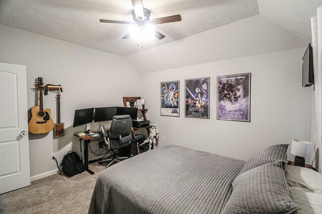 Building Photo - 550 Jensen Ln