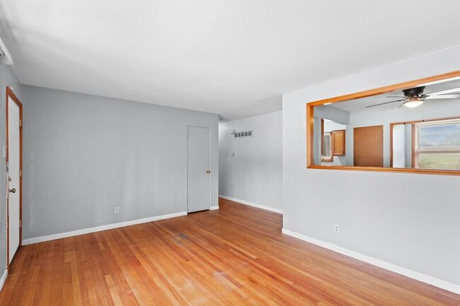 Building Photo - 515 Topaz Ave