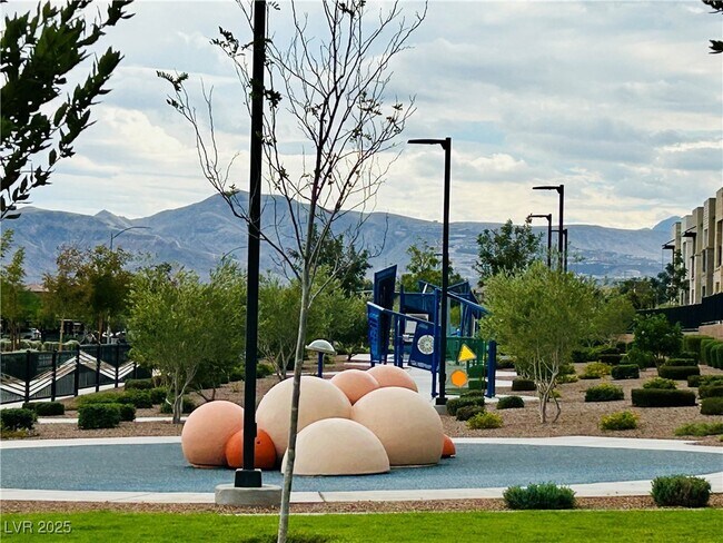 Building Photo - 1163 Heliodor Ave