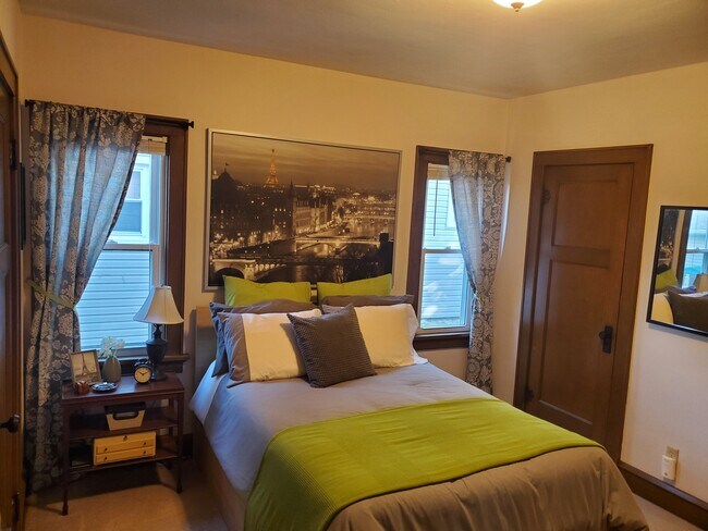 Building Photo - 3263 S Springfield Ave