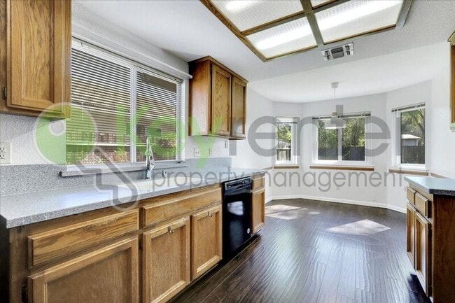 Building Photo - 2624 Walnut Ave