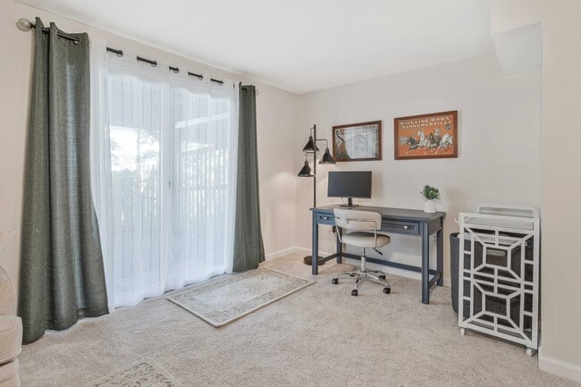 Building Photo - 1226 Quaker Ridge Dr