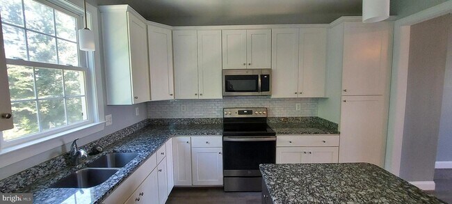 Building Photo - 1056 Rye Dr