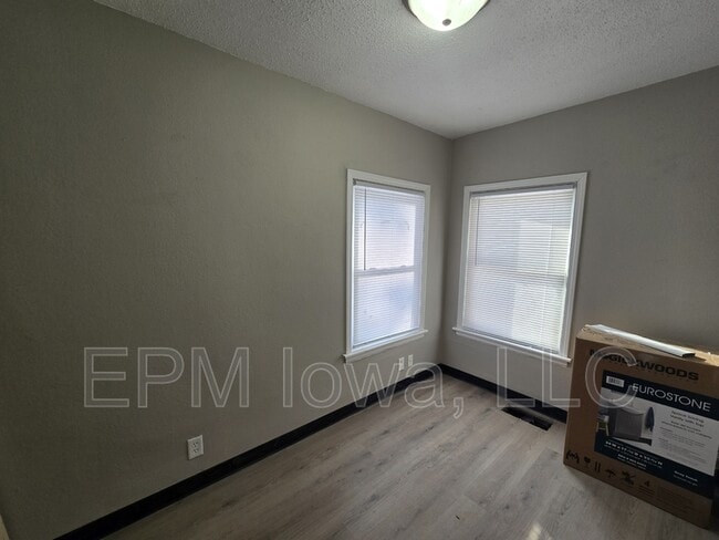 Building Photo - 1123 N Barclay St