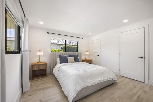 Building Photo - 615 SW 21st Rd