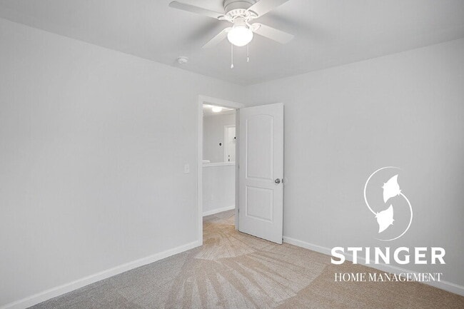 Building Photo - 108 Saluda Way