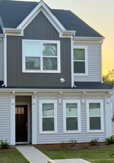 Building Photo - 2906 Sloan Dr