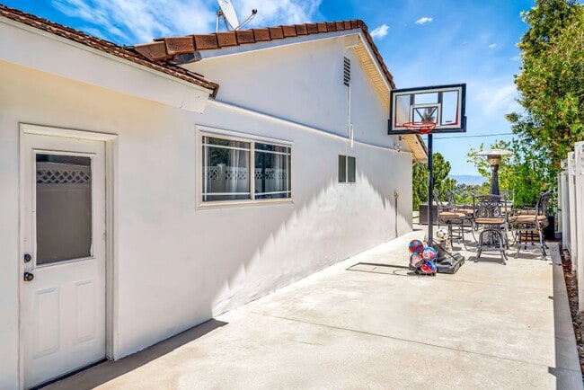 Building Photo - 22376 Algunas Rd