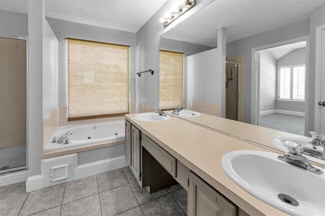 Building Photo - 15614 Lago Villa Dr