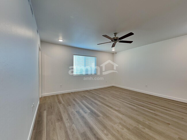 Building Photo - 9817 W Parkway Dr