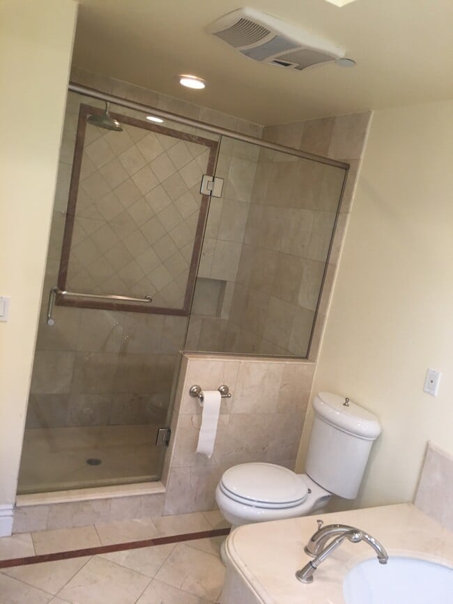 Master bath with large shower - 1540 S Bentley Ave