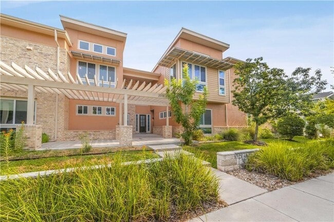 Building Photo - 2016 Simond Ave