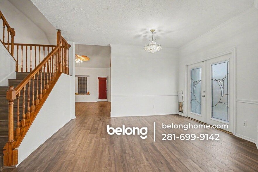 Building Photo - 431 N Hampton Ct