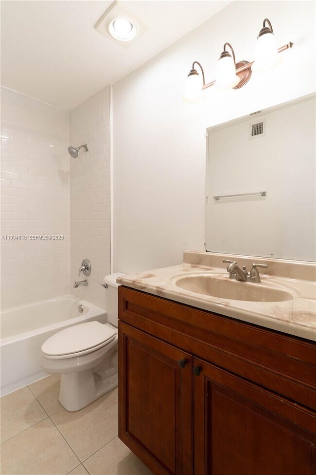 Building Photo - 875 Riverside Dr