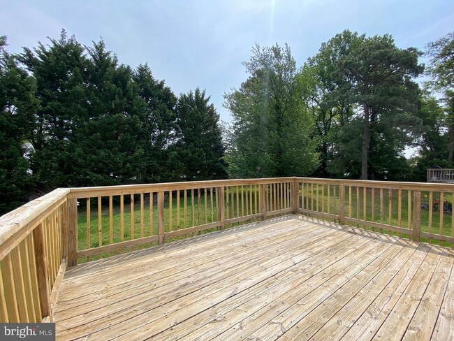 Building Photo - 4786 Calvert Dr