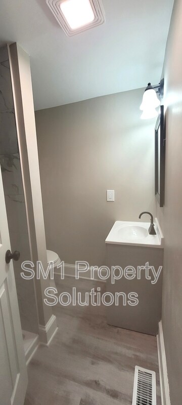 Building Photo - 514 N Hamilton St