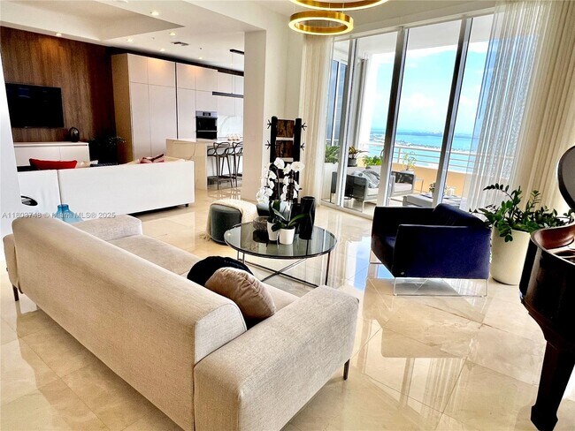Building Photo - 848 Brickell Key Dr