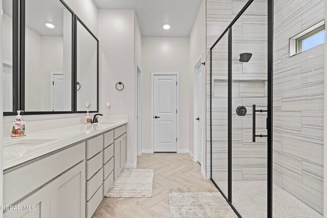 Building Photo - 12646 Amesbury