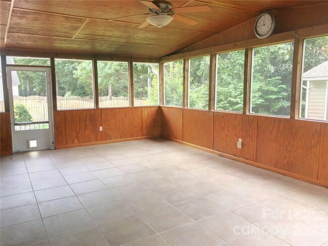 Building Photo - 11106 Knight Castle Dr