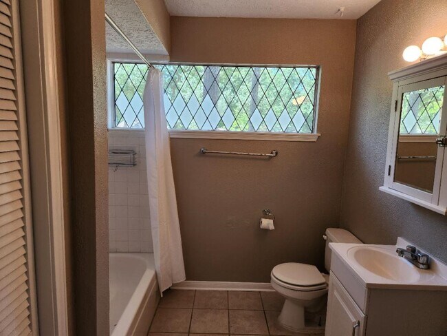 Building Photo - 2322 Deer Valley Dr