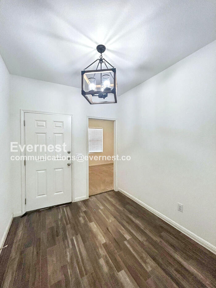 Building Photo - 400 Seneca Loop