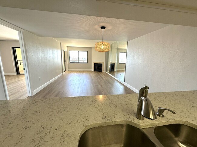 Building Photo - Gorgeous Updated Tierra Verde Annual Unfurnished Waterfront Condo 2/2 w/Garage