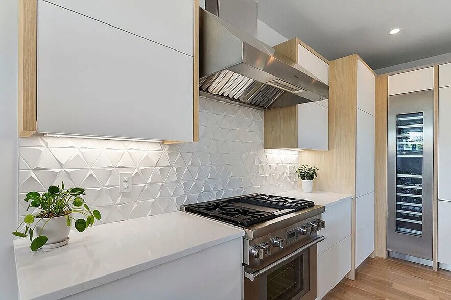 Thermador appliances - gas stove, hood vent - 963 Tennyson St