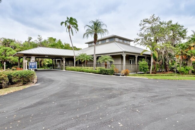 Building Photo - 325 Hawthorne Ln