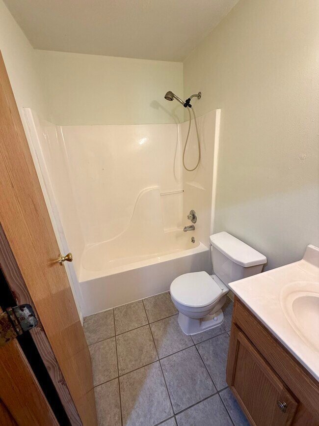 Building Photo - 571 SE 115th Rd