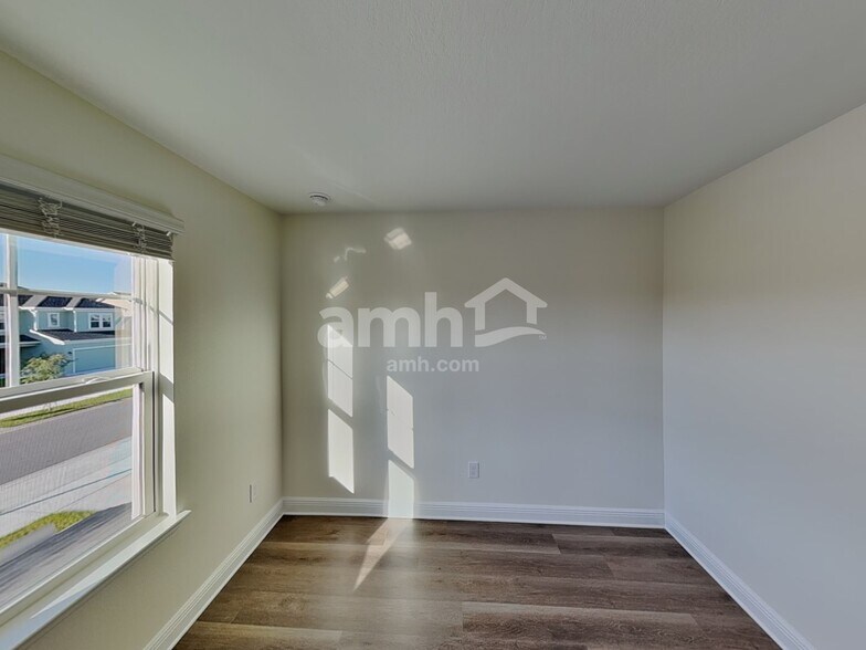 Building Photo - 6006 Sycamore Pl St