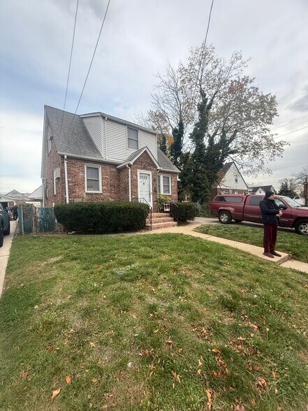 Primary Photo - 101 N Waldinger St