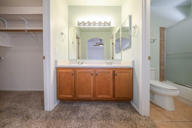 Building Photo - 8070 N Wild Aster Way