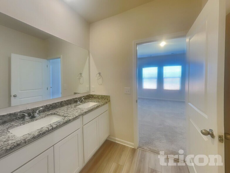 Building Photo - 563 Cedar Brk Dr