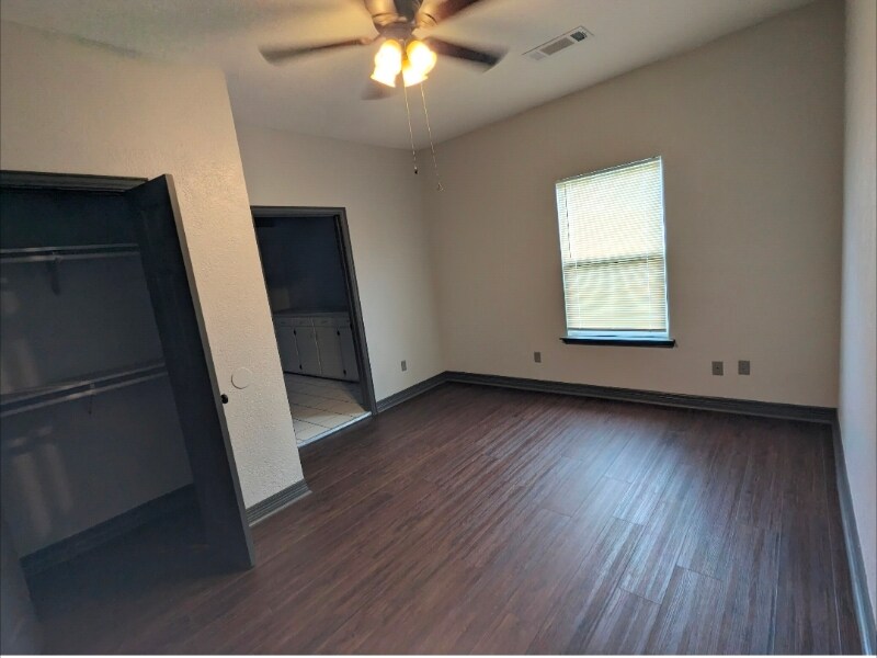 Building Photo - 723 S 33rd St