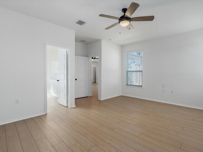 Building Photo - 12501 Chumleys St