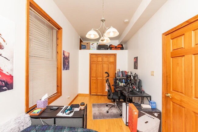 Building Photo - 2 bedroom in Chicago IL 60647