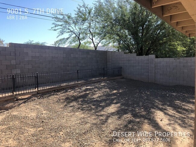 Building Photo - **COMING SOON** SPACIOUS 4 BED, 2 BATH HOM...