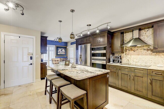 Building Photo - 4770 Brittany Dr S