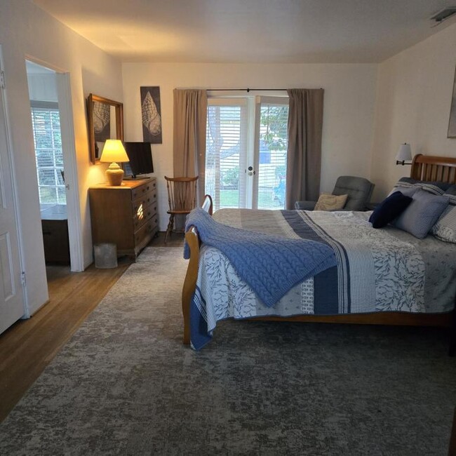 Building Photo - 901 A Ave