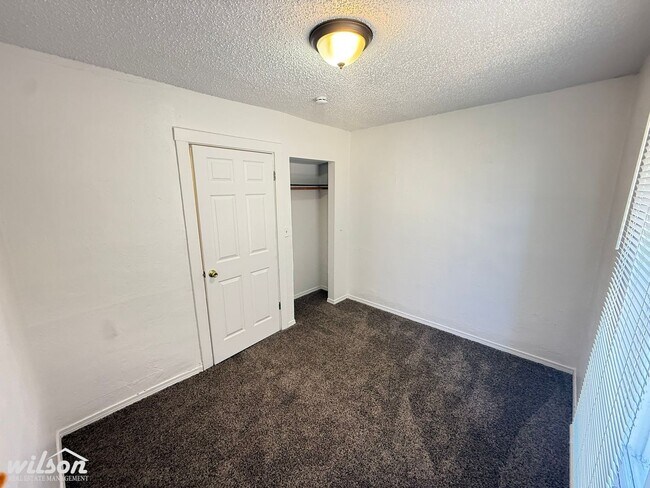 Building Photo - 912 S 10th Ave
