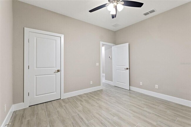 Building Photo - 330 Royal Palm Wy