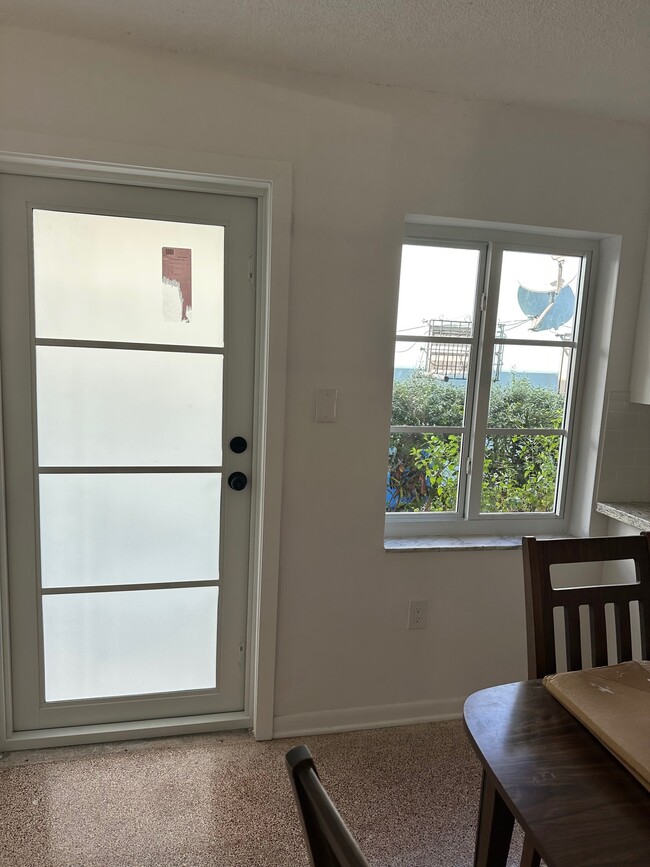 Dining area - 610 SW 6th Ave