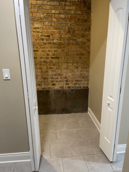 Building Photo - 3342 W Douglas Blvd