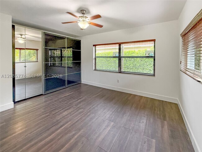Building Photo - 3128 Coconut Grove Dr