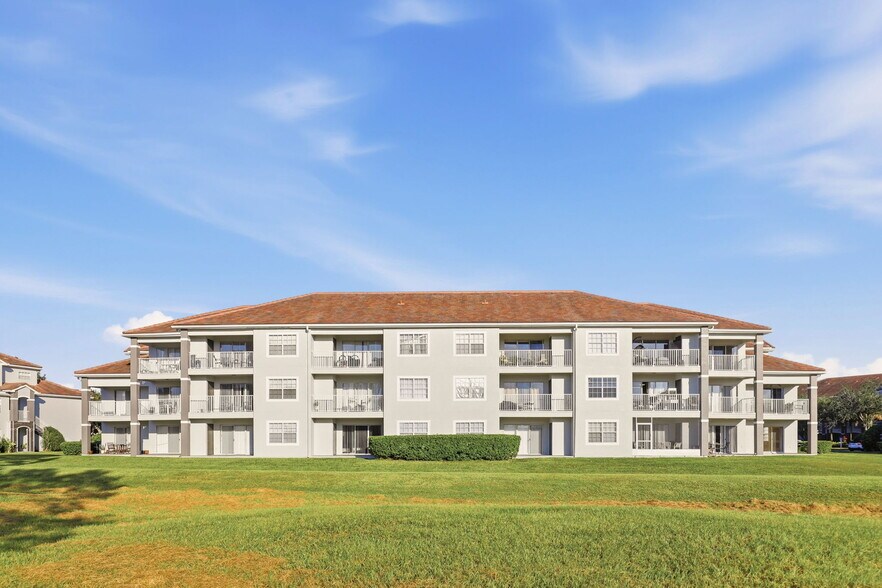 Building Photo - 13839 Fairway Island Dr